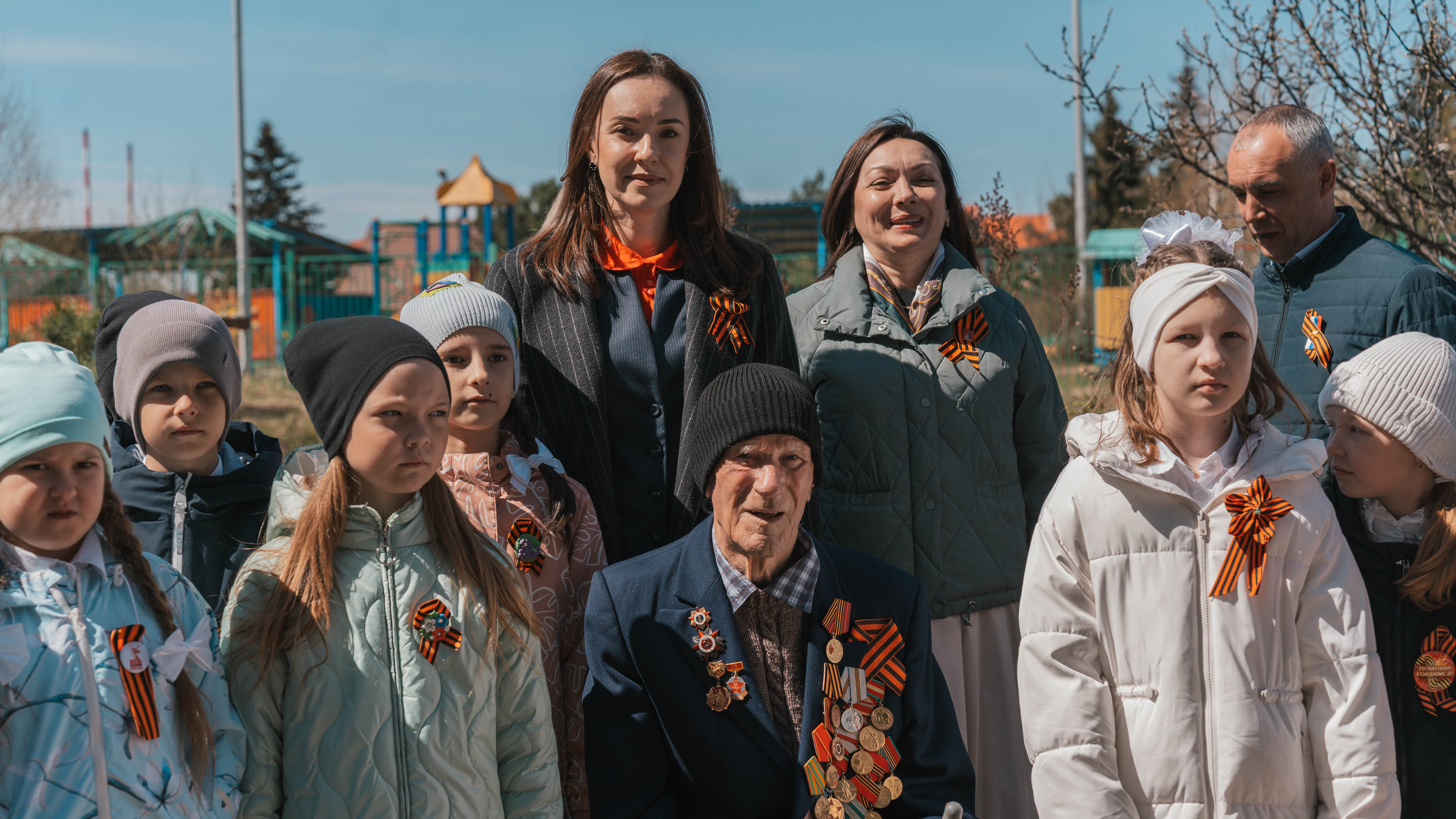 Парад у дома ветерана: Первые Красноярского края поздравили ветеранов ВОВ с Днём Победы