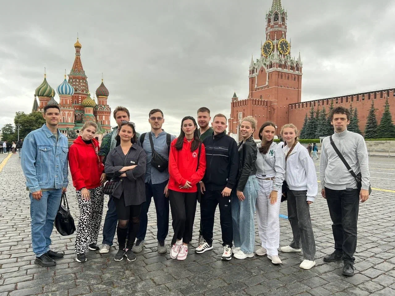 «Лето нашей дружбы»: Красноярские парламентарии и артисты подарили праздник детям ЛНР и подписали историческое соглашение